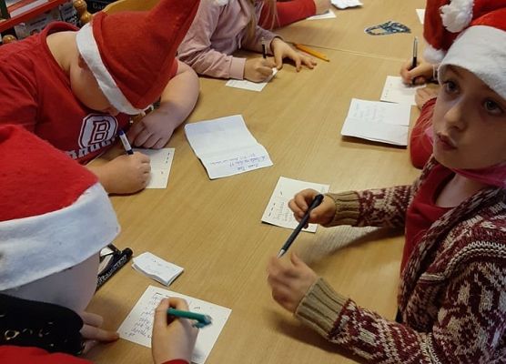 Idą święta nie o SMS-ie lecz o kartce pamiętaj, M. Kendyś, M. Dziembowski, M. Klein, kl. II a