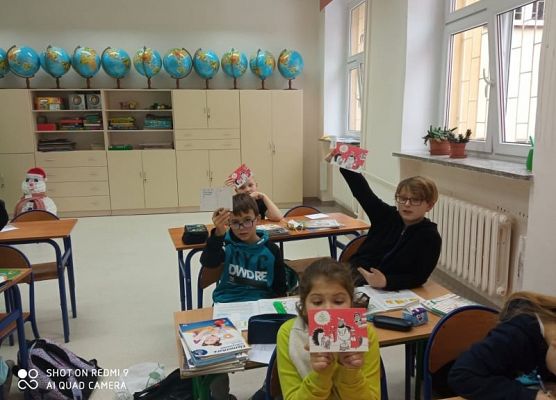 Idą święta nie o SMS-ie lecz o kartce pamiętaj, kl. III b