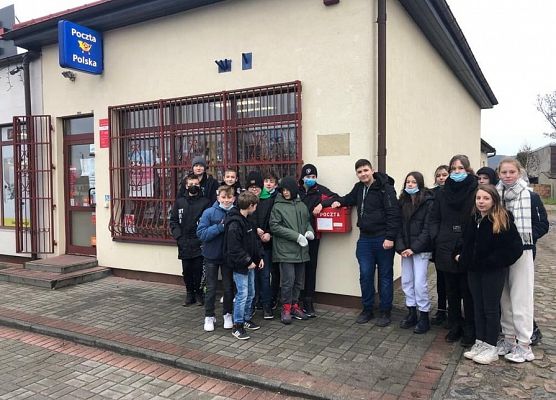 Idą święta nie o SMS-ie lecz o kartce pamiętaj, kl. VII c