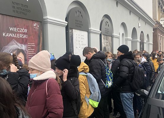 Nowy Teatr w Słupsku - przed wejściem