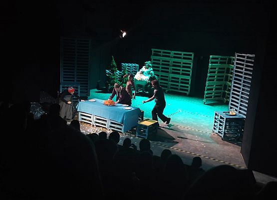 bohaterowie na scenie