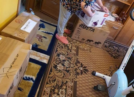 Pani Halinka otrzymuje kolejne paczki