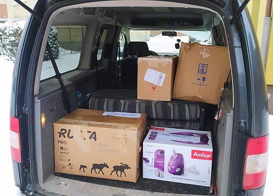 zapakowany samochód