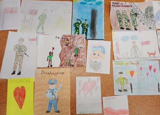 kartki wykonane dla mundurowych, którzy strzegą granicy polsko-białoruskiej