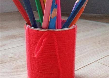 organizer z czerwonej wełny