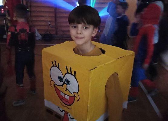 Oliwier Trowski z 1a w roli Spongeboba