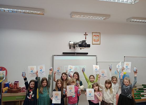 Grafika 3: DZIEŃ KOBIET W KLASIE II a