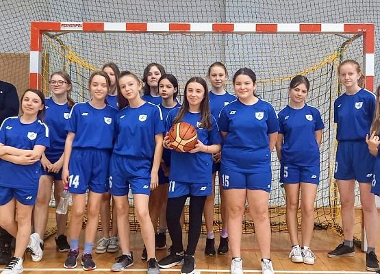 drużyna dziewcząt z p.Irkiem Kellerem