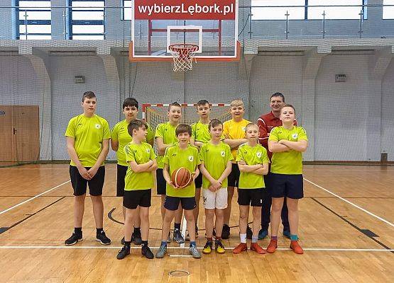 drużyna chłopców z p. Adamem Mielewczykiem