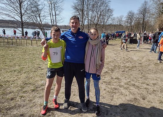 Michasia i Konrad z p. Adamem Mielewczykiem