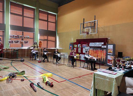 Uczestnicy najmłodszej grupy wiekowej OTWP etap powiatowy podczas ustnego etapu konkursu