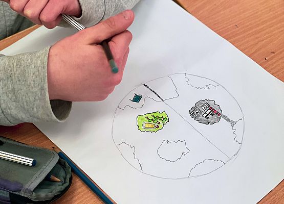 Plakat porównujący czyste środowisko i zanieczyszczone