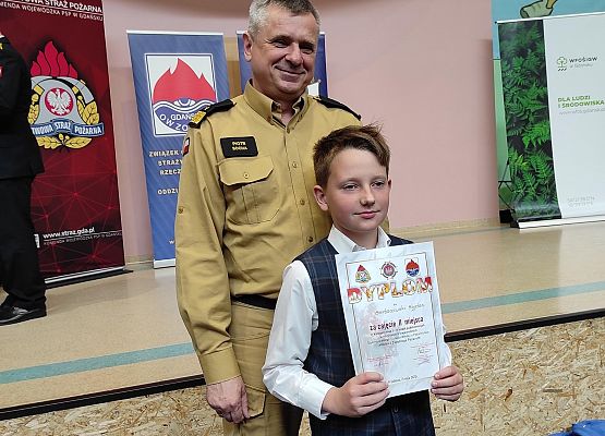 Kajetan - zdobywca drugiego miejsca w wojewódzkim etapie OTWP z Komendantem Wojewódzkim PSP nadbryg. Piotrem Sochą