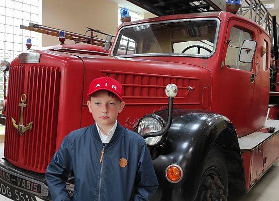 Kajetan zwiedza Muzeum Pożarnictwa w Przodkowie