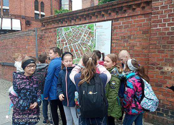 przed wejściem do Planetarium