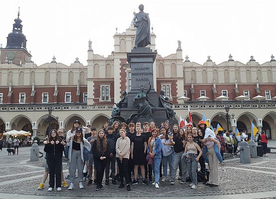 8c i 8b Rynek Główny Pomnik Adama Mickiewicza