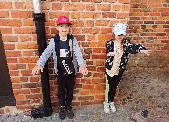 Ania i Irek przy krzywej wierzy