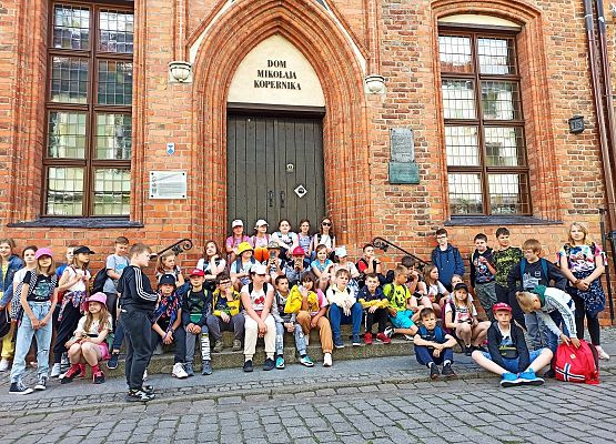 klasy 4 pod domem Mikołaja Kopernika