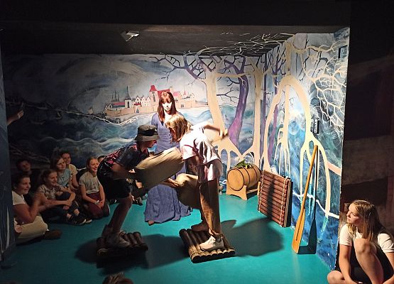 walka na tratwach w Domu Legend