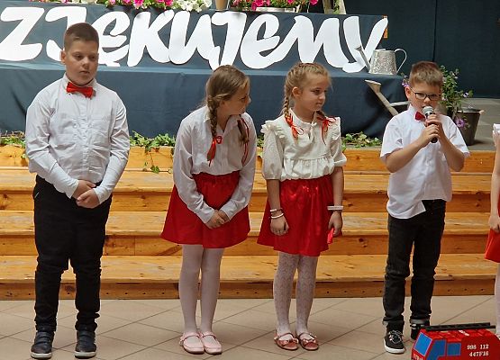 Występ najmłodszych uczniów