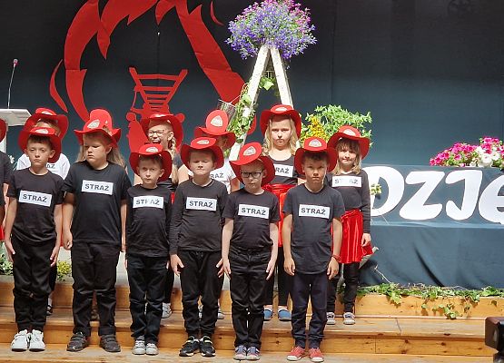 Występ najmłodszych uczniów