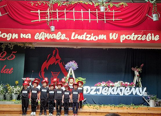 Występ najmłodszych uczniów