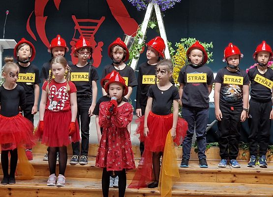Występ najmłodszych uczniów