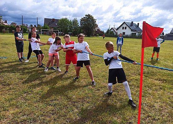 klasa 4b przeciąganie liny