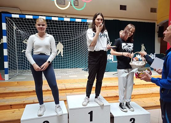 dziewczęta na podium