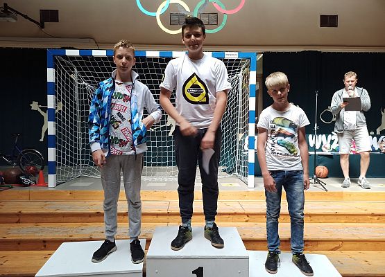 nagrodzeni w konkurencjach indywidualnych chłopcy z klas 5 i 6