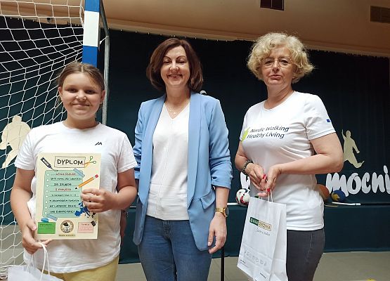 Lena z dyplomem za konkurs z j. angielskiego