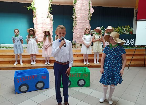 Grafika 18: Uroczyste zakończenie roku szkolnego 2021/2022 w klasach 1-3