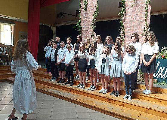 Pani Oliwia z klasami 7