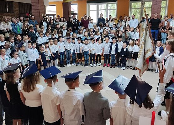 uczniowie klas pierwszych