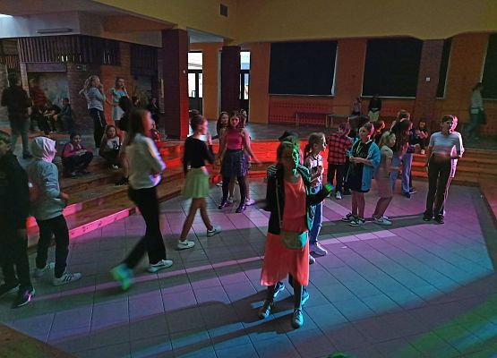 zabawa z balonem na dyskotece