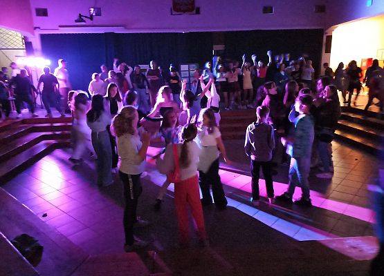 tańce na dyskotece