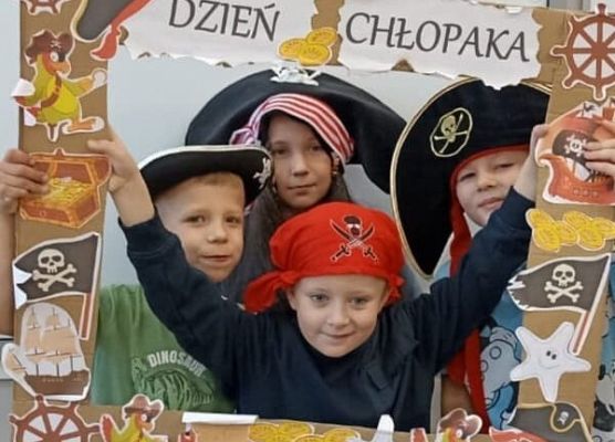 Oskar Mielewczyk, Olaf Bortacki, Patryk Szroeder, Szymon Krawczyk z klast=y 1b