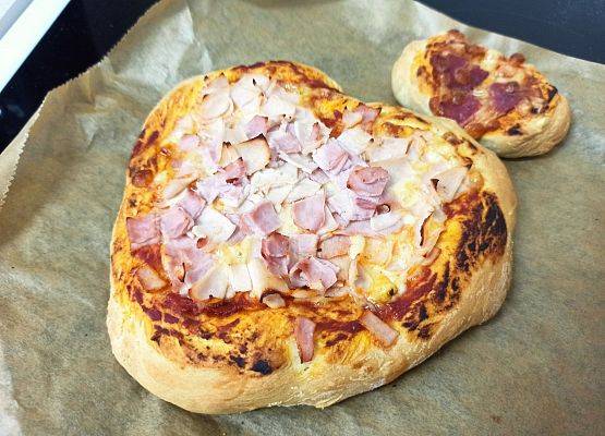 pizza w kształcie serca