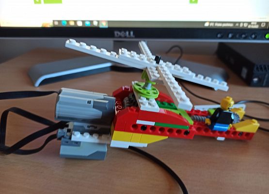 helikopter z klocków lego WeDo