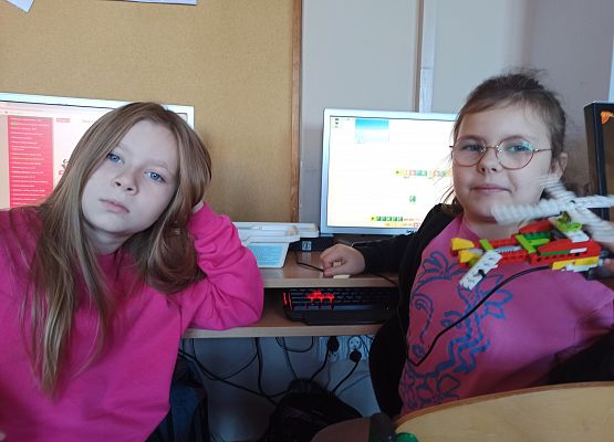 dziewczynki z helikopterem