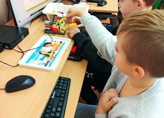 chłopcy na robotyce