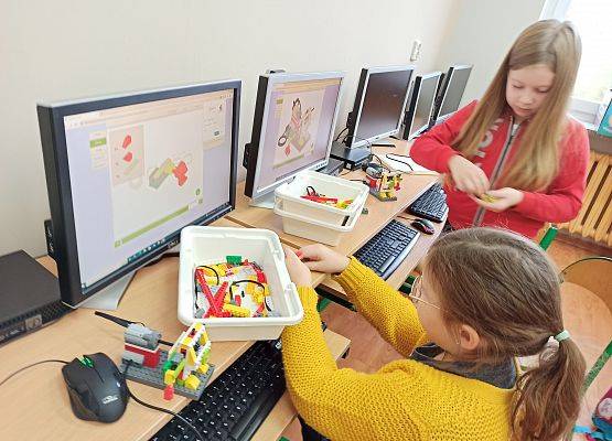 Blanka i Kalina budują