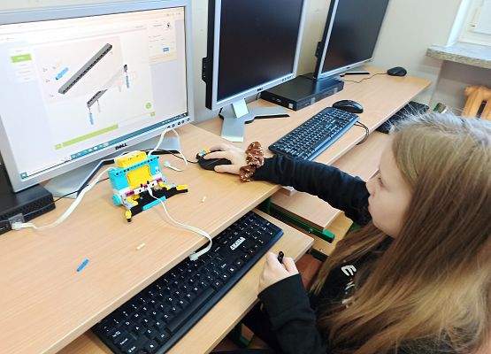 Blanka buduje robota