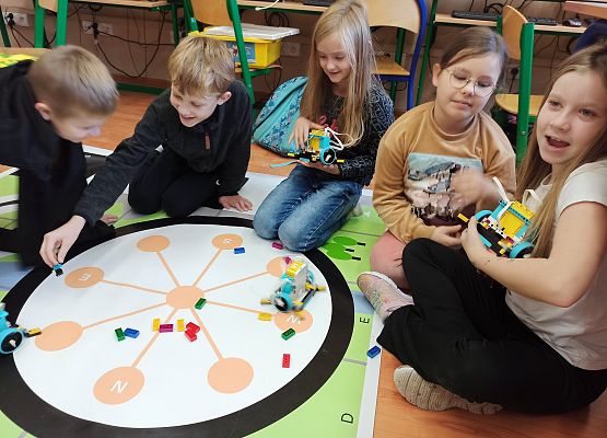 klasa 2 z robotami sprzątającymi