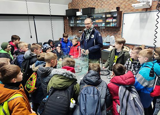 pan i chłopcy na warsztatach