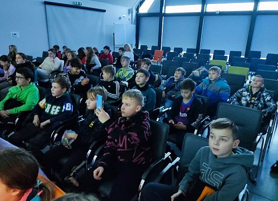 klasy 5 na wykładzie o fokach