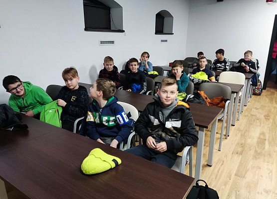 chłopcy podczas zajęć na Helu