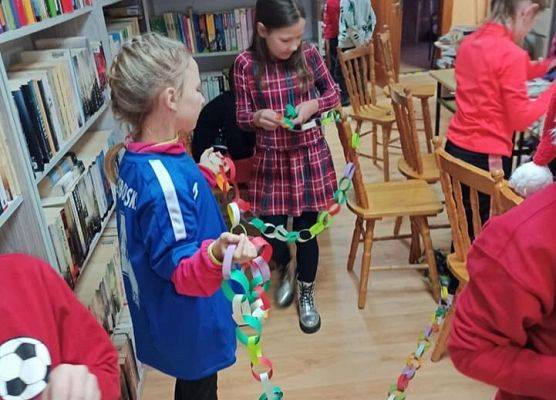 mikołajkowe zajęcia czytelnicze L Clebowska kl.3b