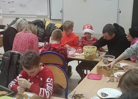 rodzinne mikołajkowe warsztaty Nikita z rodzicami