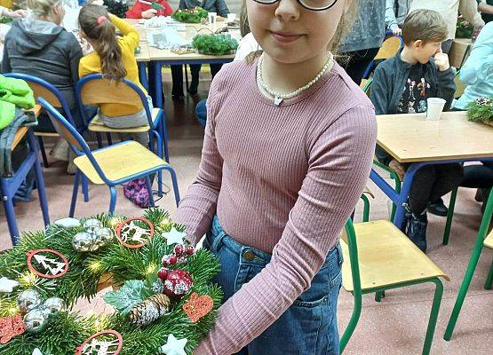 Dominika ze swoim wiankiem